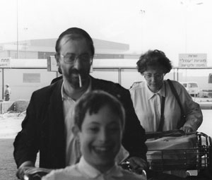 Arrivée de la famille Lévy à l’aéroport Ben-Gourion (Israël, 1995).